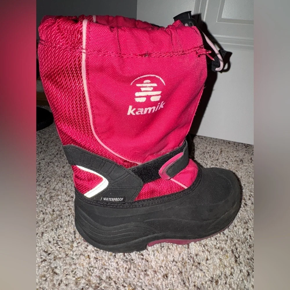 Kamik fuchsia upper
